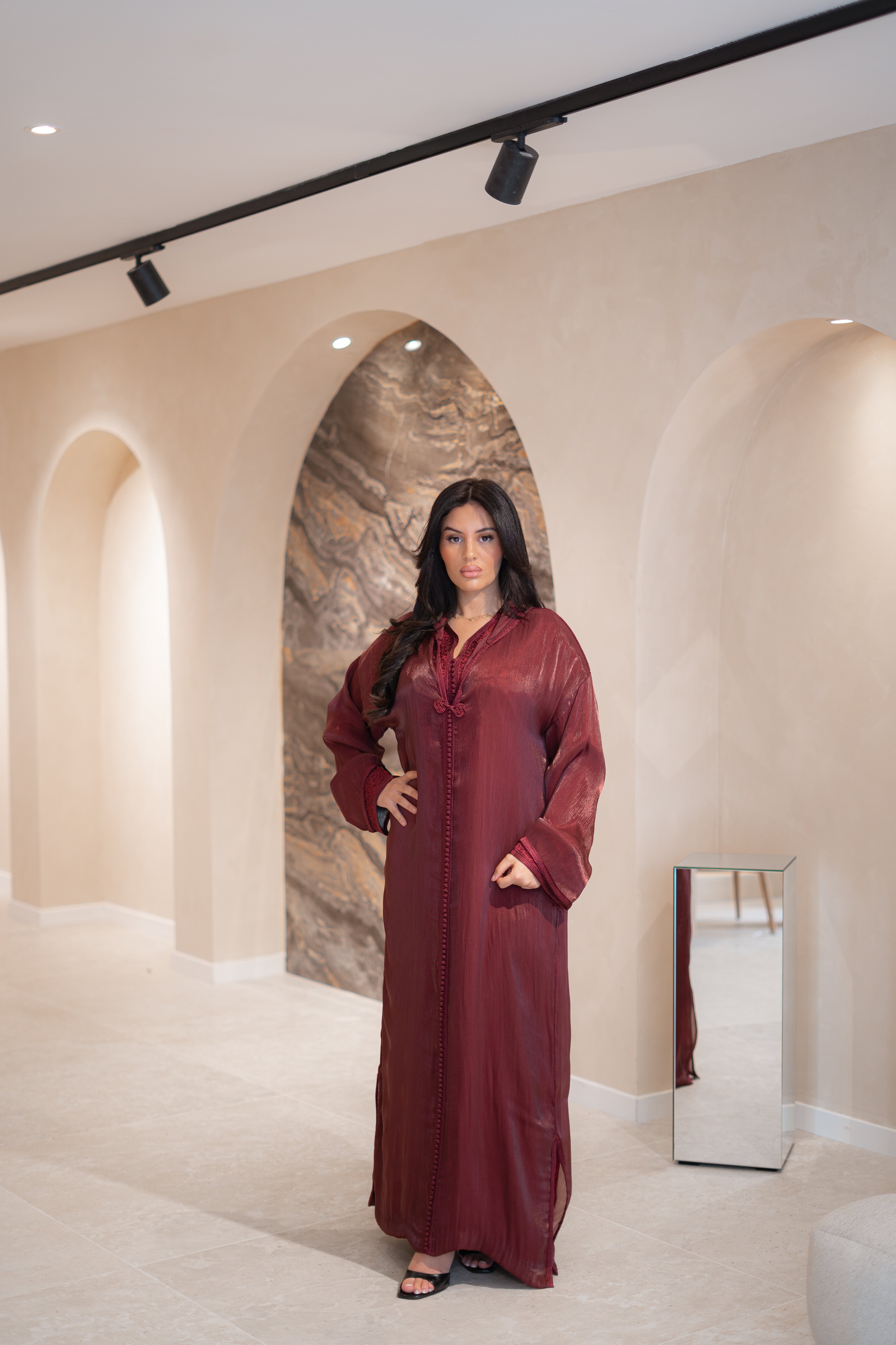 Jellaba Jihane en organza de soie et khmiss en drap de soie