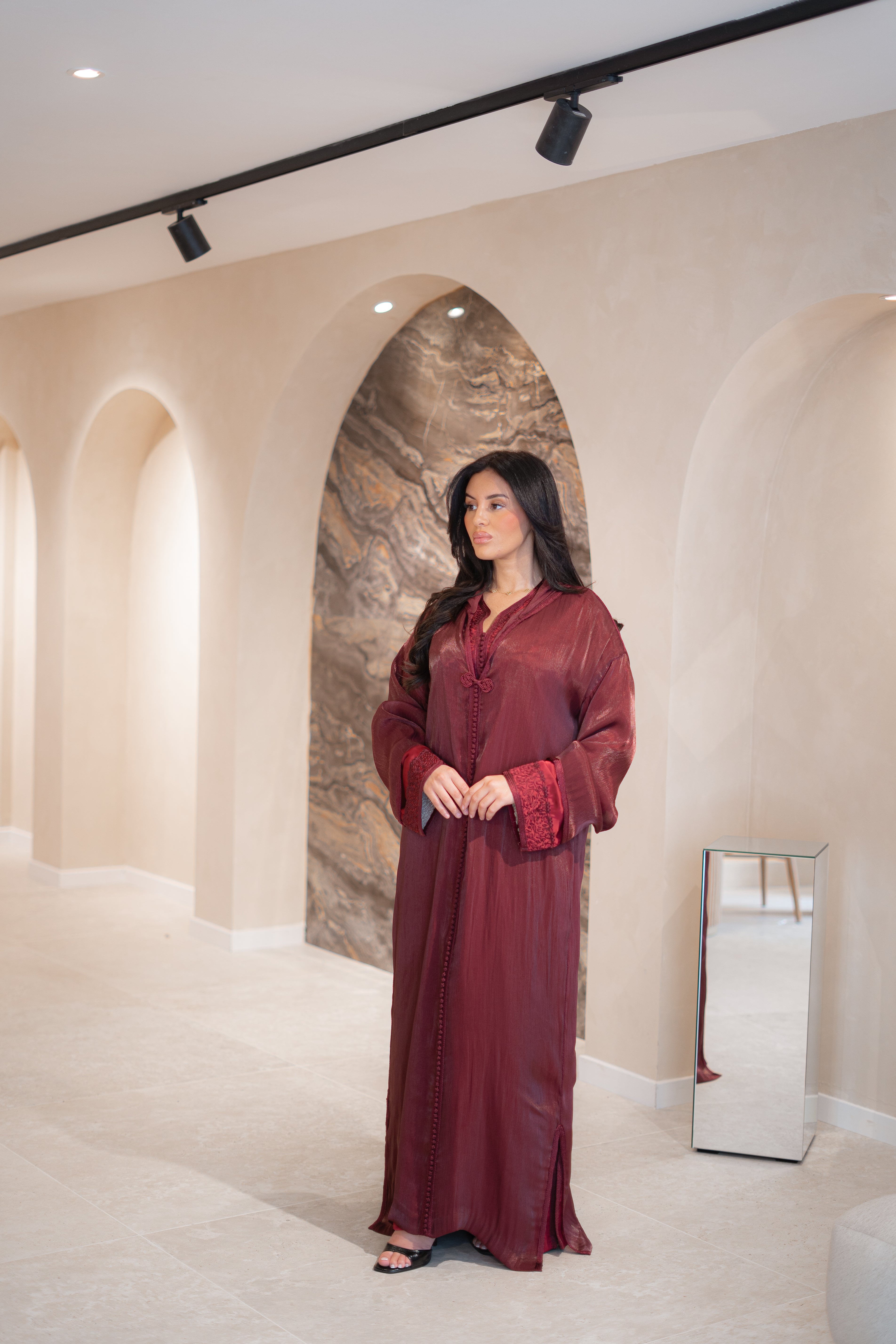 Jellaba Jihane en organza de soie et khmiss en drap de soie